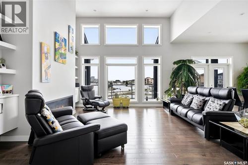 4822 Green View Crescent E, Regina, SK - Indoor Photo Showing Living Room
