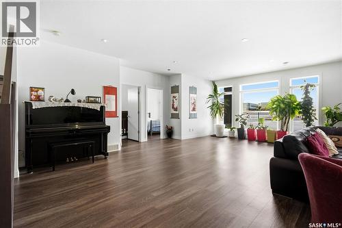 4822 Green View Crescent E, Regina, SK - Indoor Photo Showing Living Room