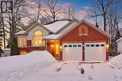 3 FOXWOOD CRESCENT  Wasaga Beach, ON L9Z 1M7