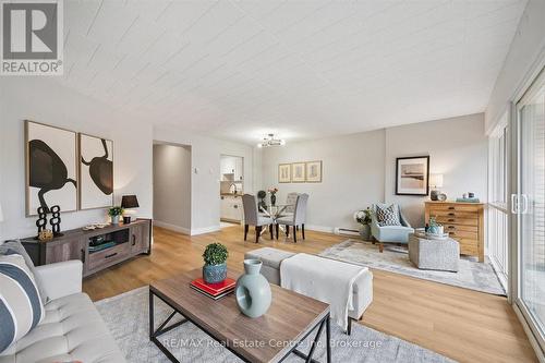 102 - 105 CONROY CRESCENT  Guelph (Dovercliffe Park/Old University), ON N1G 2V5