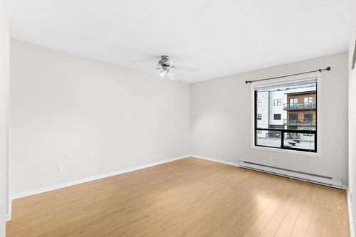 304-1490B Gordon Drive, Kelowna, BC - Indoor Photo Showing Other Room