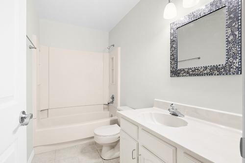 304-1490B Gordon Drive, Kelowna, BC - Indoor Photo Showing Bathroom