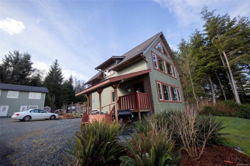805 Lanqvist Rd, Hyde Creek, BC 