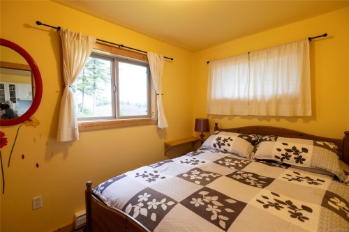 805 Lanqvist Rd, Hyde Creek, BC 