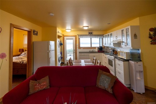 805 Lanqvist Rd, Hyde Creek, BC 