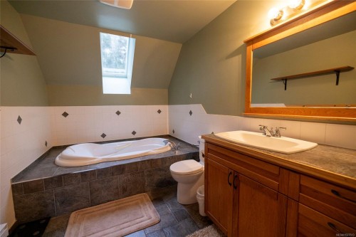 805 Lanqvist Rd, Hyde Creek, BC 