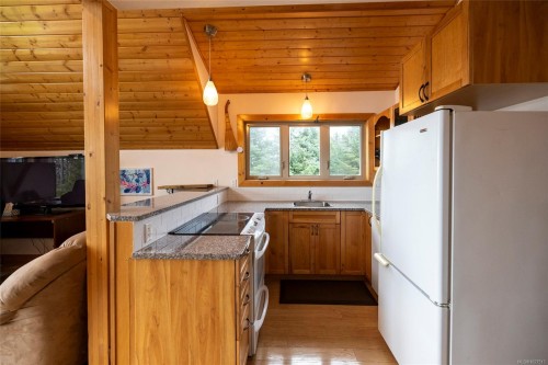 805 Lanqvist Rd, Hyde Creek, BC 