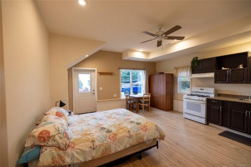 805 Lanqvist Rd, Hyde Creek, BC 
