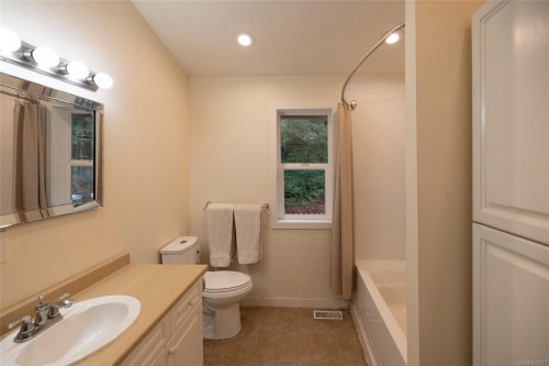 805 Lanqvist Rd, Hyde Creek, BC 