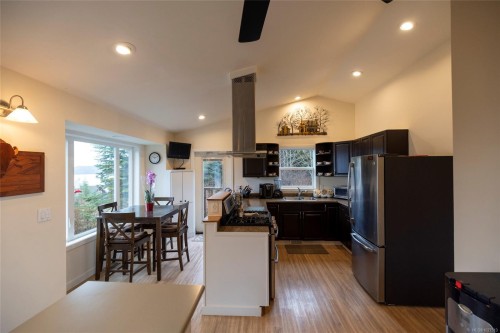 805 Lanqvist Rd, Hyde Creek, BC 