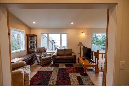 805 Lanqvist Rd, Hyde Creek, BC 