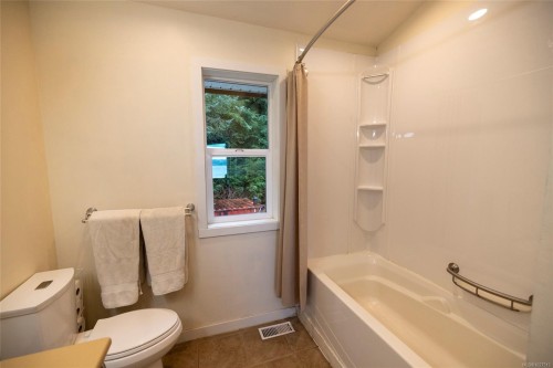805 Lanqvist Rd, Hyde Creek, BC 