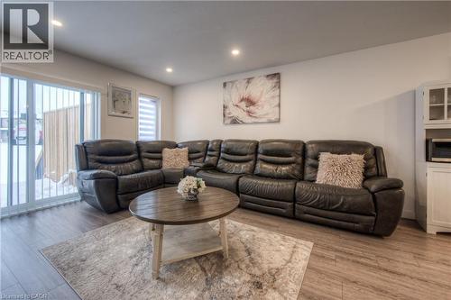 91 Pony Way, Kitchener, ON - Indoor Photo Showing Living Room