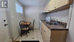 LOWER - 905 LANSDOWNE AVENUE  Toronto, ON M6H 3Z2