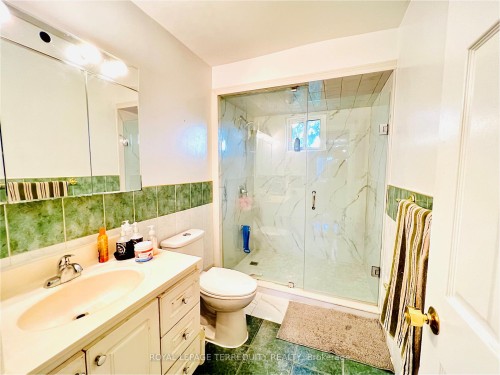 531 Loretta Court, Mississauga, ON - Indoor Photo Showing Bathroom