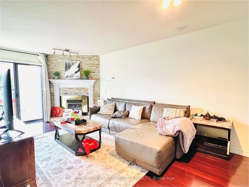 531 Loretta Court, Mississauga, ON - Indoor Photo Showing Living Room With Fireplace