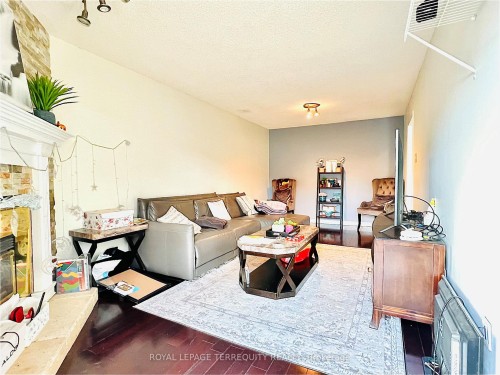 531 Loretta Court, Mississauga, ON - Indoor Photo Showing Living Room With Fireplace