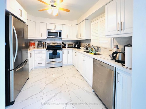 531 Loretta Court, Mississauga, ON - Indoor Photo Showing Kitchen