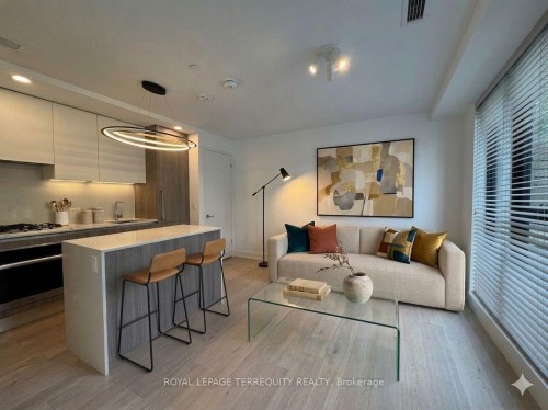 103-200 Keewatin Avenue, Toronto, ON - Indoor Photo Showing Living Room