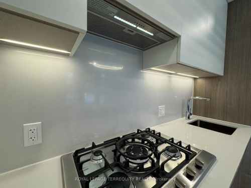 103-200 Keewatin Avenue, Toronto, ON - Indoor Photo Showing Kitchen