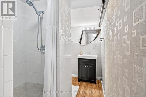 503 Stone Church Road W, Hamilton, ON - Indoor Photo Showing Bathroom