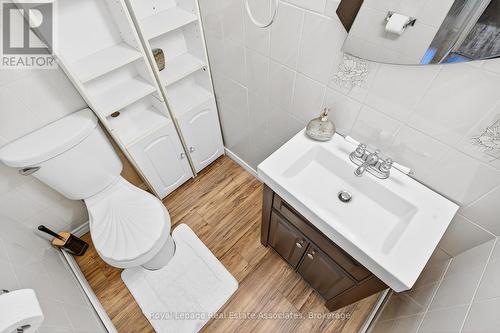 503 Stone Church Road W, Hamilton, ON - Indoor Photo Showing Bathroom
