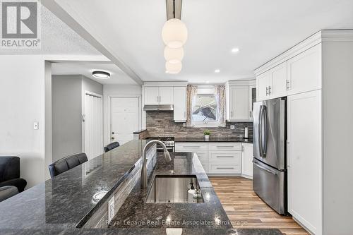 503 Stone Church Road W, Hamilton, ON - Indoor Photo Showing Kitchen With Upgraded Kitchen