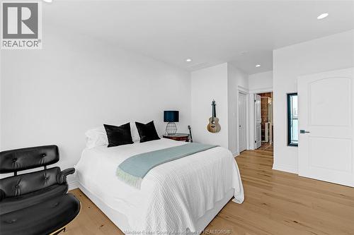 1225 Riverside Drive Unit# 404, Windsor, ON - Indoor Photo Showing Bedroom