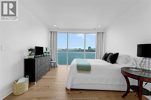 1225 Riverside Drive Unit# 404, Windsor, ON - Indoor Photo Showing Bedroom