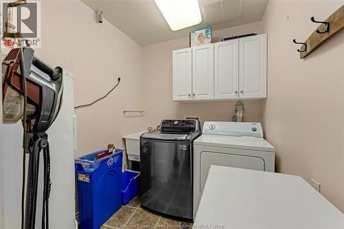 1225 Riverside Drive Unit# 404, Windsor, ON - Indoor Photo Showing Laundry Room
