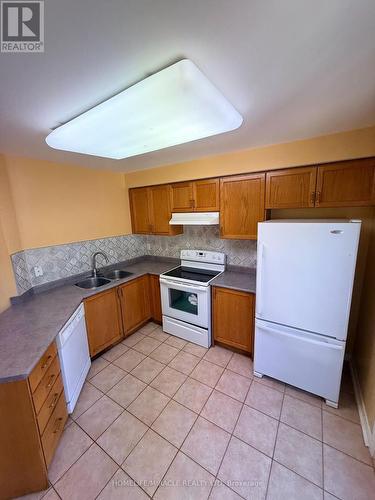 137 Pressed Brick Drive, Brampton, ON - Indoor Photo Showing Kitchen With Double Sink