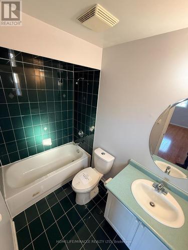 137 Pressed Brick Drive, Brampton, ON - Indoor Photo Showing Bathroom