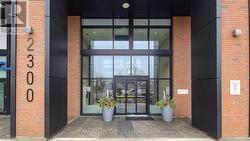 718 - 2300 ST CLAIR AVENUE  Toronto, ON M6N 0B3