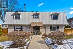 5 - 469 CLARIDGE ROAD  Burlington, ON L7N 2S1