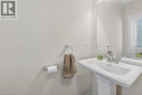 11 Hitching Post Ridge, Binbrook, ON - Indoor Photo Showing Bathroom