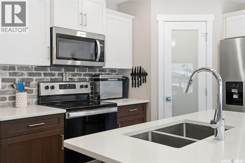 474 Schmeiser Bend, Saskatoon, SK - Indoor Photo Showing Kitchen With Double Sink With Upgraded Kitchen