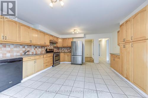 220 Kingsbridge Garden Circle, Mississauga, ON - Indoor Photo Showing Kitchen
