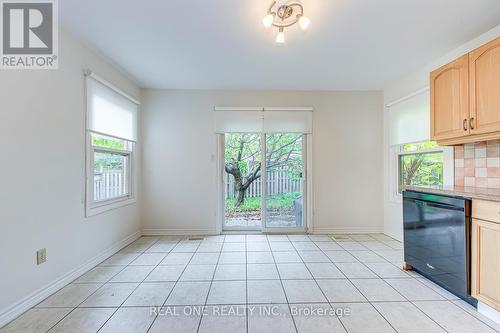 220 Kingsbridge Garden Circle, Mississauga, ON - Indoor Photo Showing Kitchen