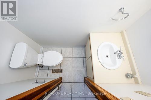 220 Kingsbridge Garden Circle, Mississauga, ON - Indoor Photo Showing Bathroom