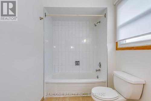 220 Kingsbridge Garden Circle, Mississauga, ON - Indoor Photo Showing Bathroom