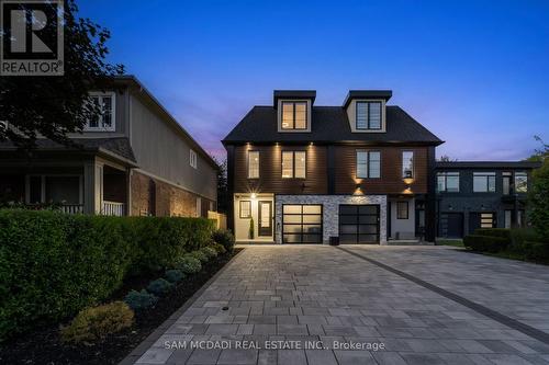 11B MAPLE AVENUE N  Mississauga, ON L5H 2R9