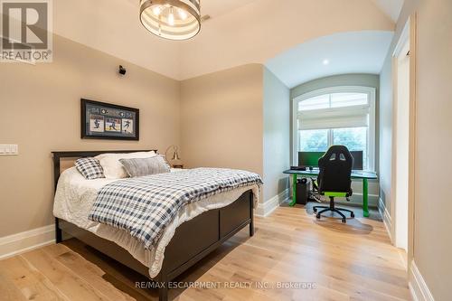 385 Pine Cove Road, Burlington, ON - Indoor Photo Showing Bedroom