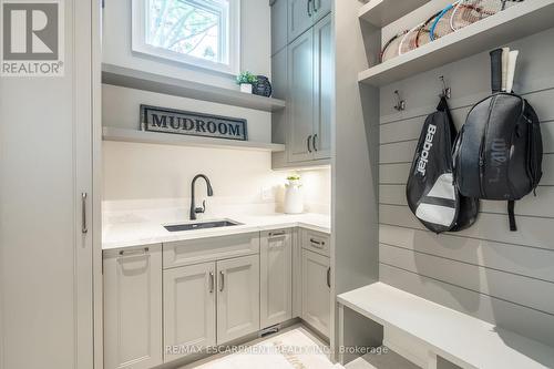 385 Pine Cove Road, Burlington, ON - Indoor