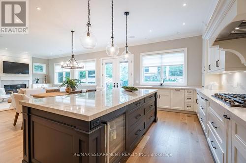 385 Pine Cove Road, Burlington, ON - Indoor Photo Showing Kitchen With Upgraded Kitchen
