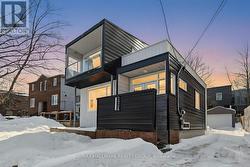 330 WINONA AVENUE  Ottawa, ON K1Z 5H4