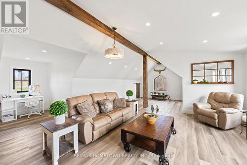 5 Shoreside Way, Augusta, ON - Indoor Photo Showing Living Room