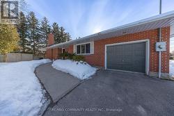 180 SEVERN STREET  Oshawa, ON L1J 6R7