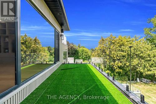 Primary bedroom large balcony overlooking backyard - 9 Earl Street, Mississauga, ON - Outdoor