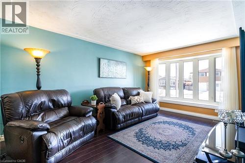 102 Greeningdon Drive, Hamilton, ON - Indoor Photo Showing Living Room
