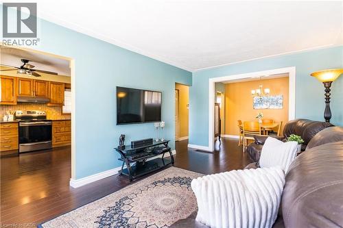 102 Greeningdon Drive, Hamilton, ON - Indoor Photo Showing Living Room